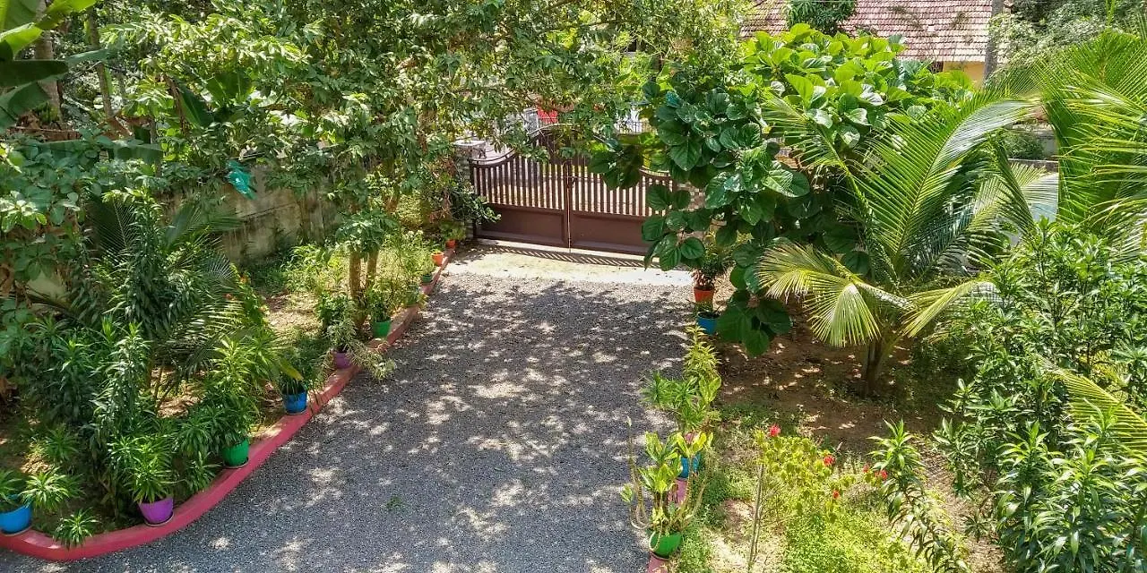 Отель Shakti Ashram, Healing Center & Academy * Only Women Варкала 0*,