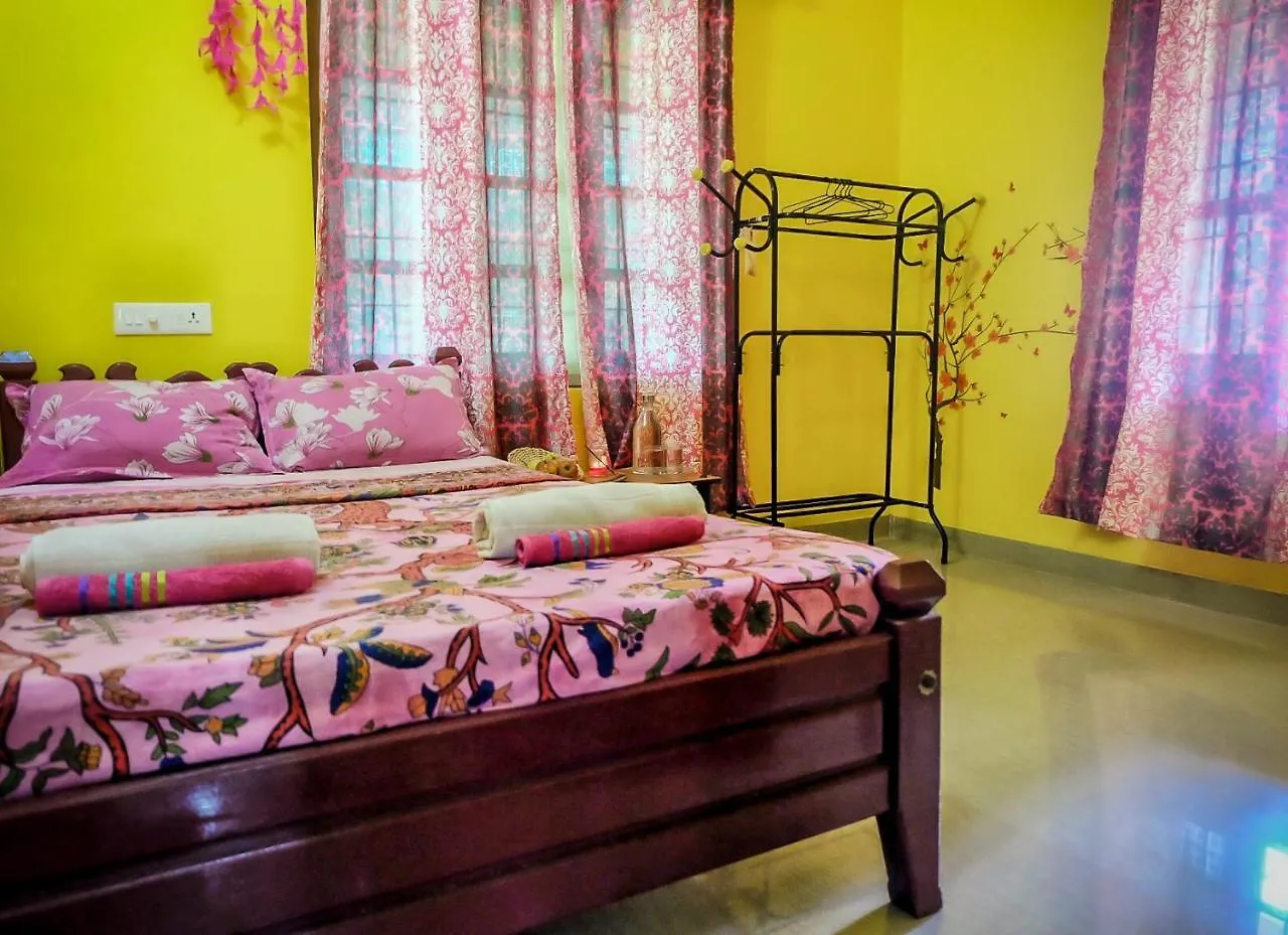 Отель Shakti Ashram, Healing Center & Academy * Only Women Варкала Гостевой дом